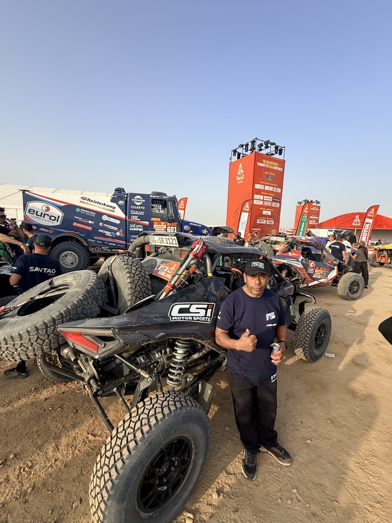 UTV del equipo CSI Motor Sports en el campamento del Rally Dakar